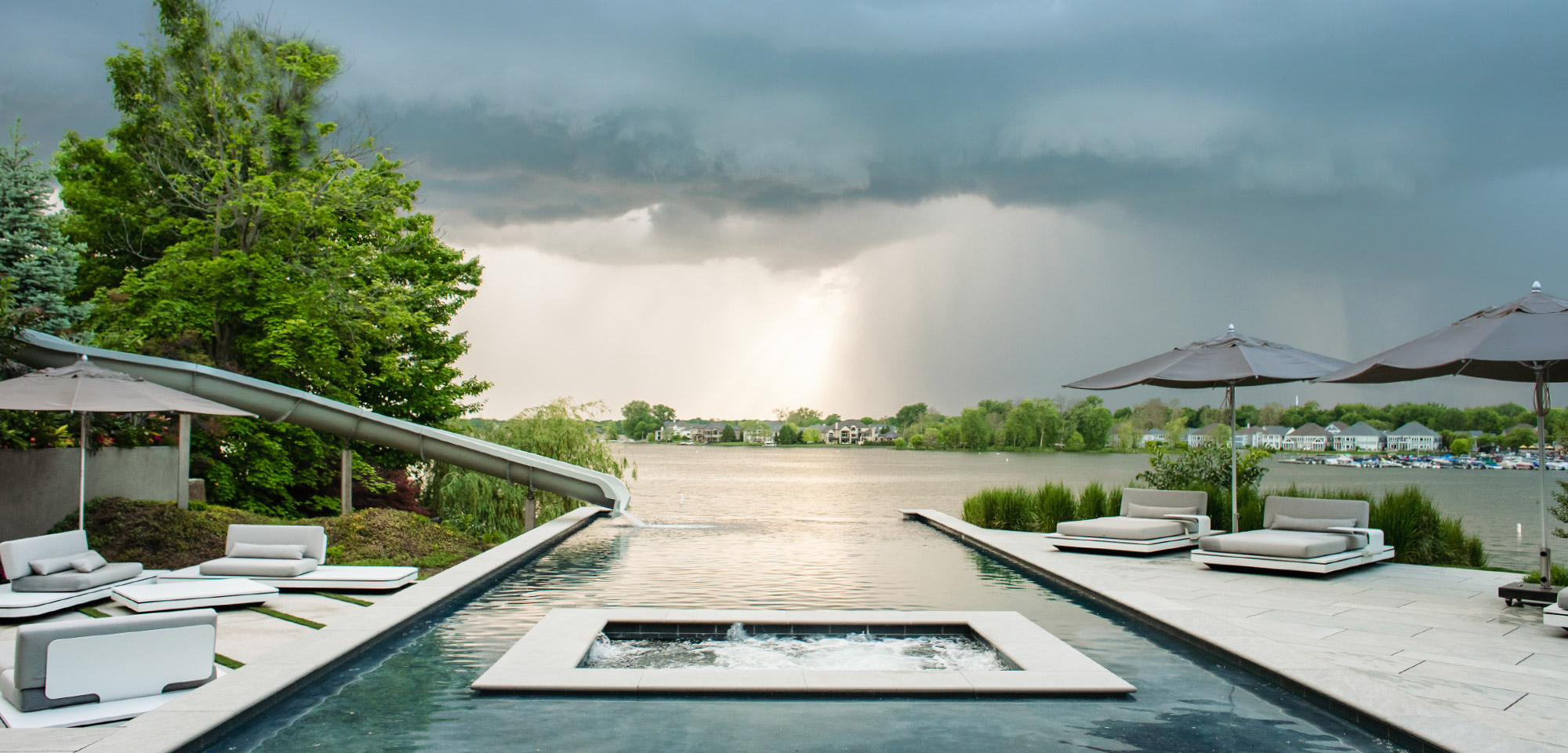 Custom swiming pool with hottub and water slide by OEG